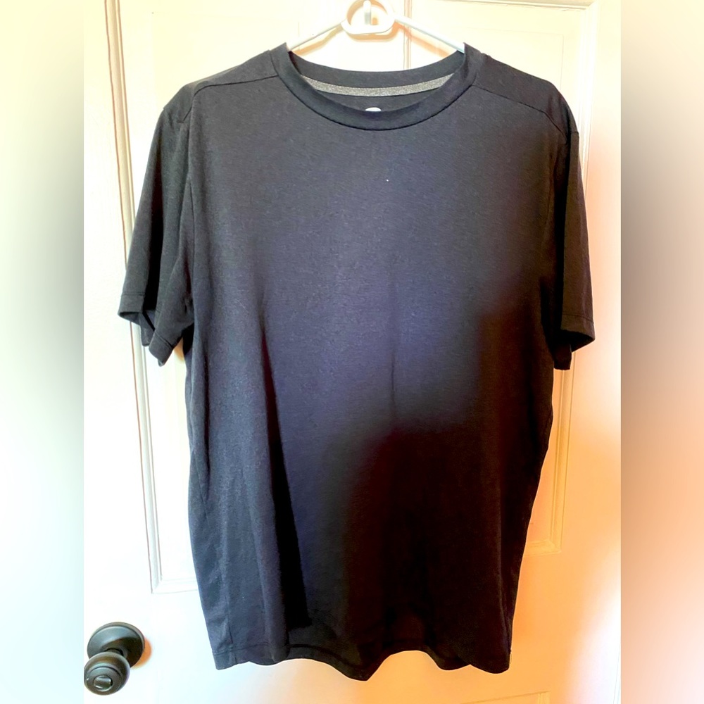Men’s black active T-shirt